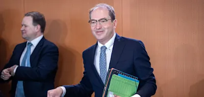 Neue Besoldungsstruktur f&uuml;r Beamte k&ouml;nnte 3,5 Milliarden Euro pro Jahr kosten