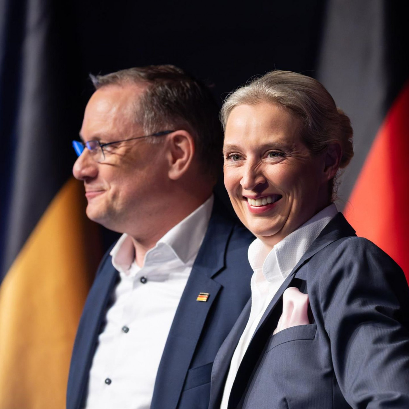 AfD in Umfrage klar st&auml;rkste Kraft &ndash; Union und SPD rutschen weiter ab