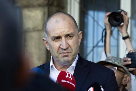 Wahl in Bulgarien: Ex-Staatschef Radew laut Prognosen vorn