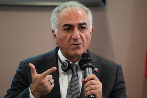 Reza Pahlavi in Berlin: Hoffnungstr&auml;ger oder Spaltfigur?