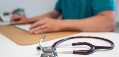 Haus&auml;rzte werfen Warken &bdquo;Zerst&ouml;rungsprogramm&ldquo; f&uuml;r Praxen vor