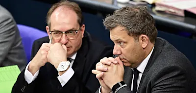 Bundestag stimmt f&uuml;r 1000-Euro-Pr&auml;mie &ndash; AfD, Gr&uuml;ne und Linke gehen bei Tankrabatt auf Regierung los