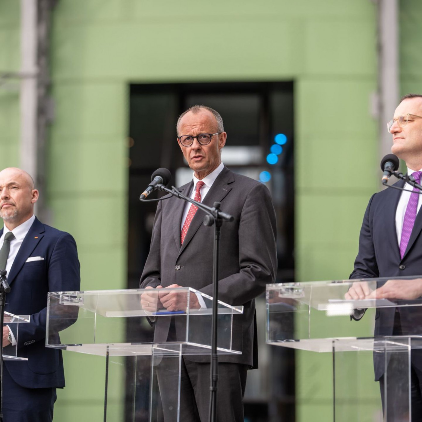 Merz sieht Notlage f&uuml;r neue Schulden "im Augenblick nicht"