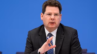 &Ouml;konom Holtem&ouml;ller warnt vor "dramatischer" Entwicklung der Staatsfinanzen