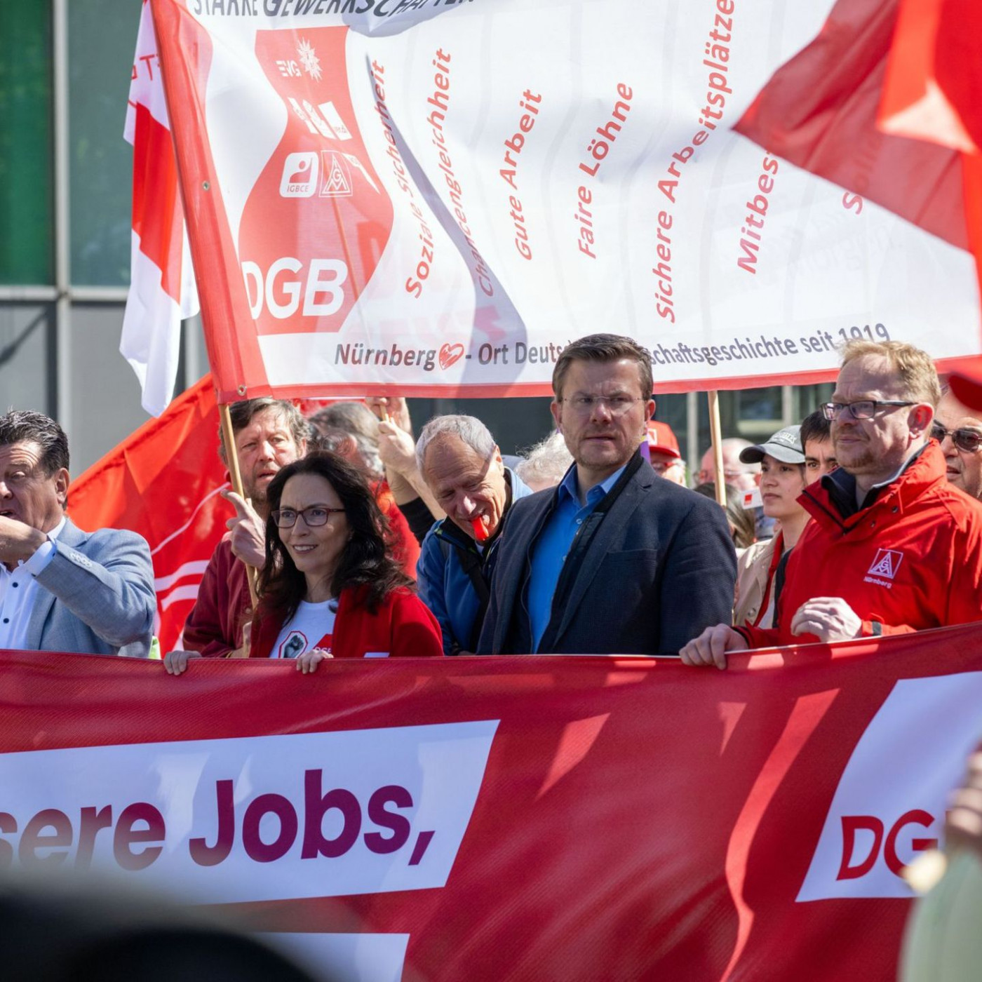 Gewerkschaften k&uuml;ndigen harten Widerstand gegen K&uuml;rzungen an
