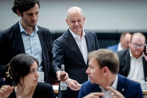 Dann meldet sich pl&ouml;tzlich Olaf Scholz zu Wort