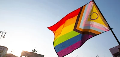 Ministerien uneins &uuml;ber Hissen der Regenbogenflagge &ndash; &bdquo;Todespeinlich&ldquo;, sagen die Gr&uuml;nen