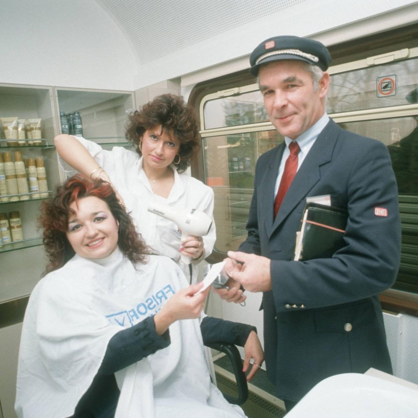Vor 37 Jahren konnte man sich in der Bahn die Haare schneiden lassen