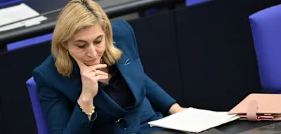 Pflegeversicherung droht Finanzl&uuml;cke von &uuml;ber 22 Milliarden Euro, warnt Warken