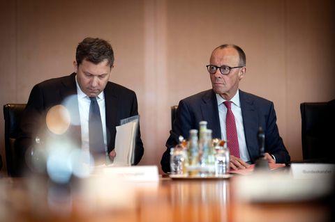 Diese M&auml;nner regieren mit zwei linken H&auml;nden