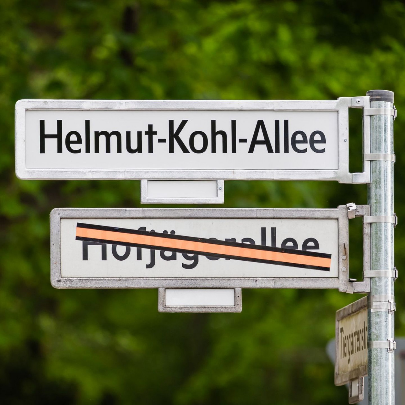 Helmut-Kohl-Allee in Berlin offiziell eingeweiht