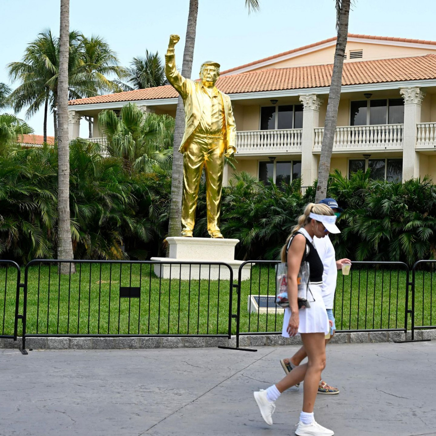 Kein &bdquo;G&ouml;tzendienst&ldquo;: US-Geistlicher verteidigt goldene Donald-Trump-Statue