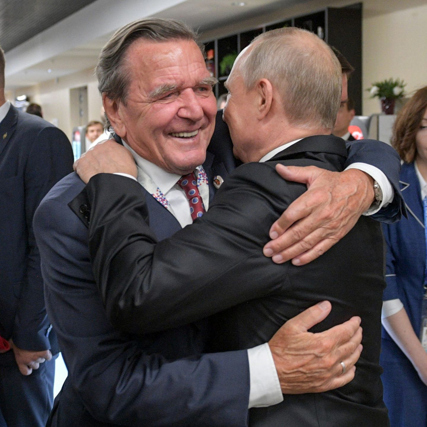 Schr&ouml;der als Vermittler im Ukrainekrieg? Das st&ouml;&szlig;t auf ein geteiltes Echo