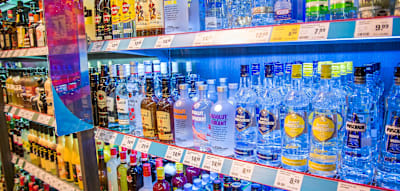 &Auml;rzte fordern Schnaps-Verbot in Superm&auml;rkten&nbsp;&ndash; auch &bdquo;begleitetes Trinken&ldquo; soll abgeschafft werden