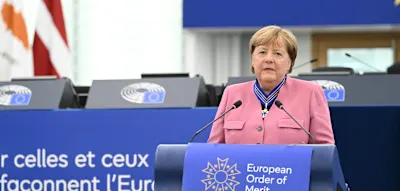 Merkel erh&auml;lt h&ouml;chsten EU-Verdienstorden&nbsp;&ndash; und ruft zu Einsatz f&uuml;r &bdquo;Frieden und Demokratie&ldquo; auf