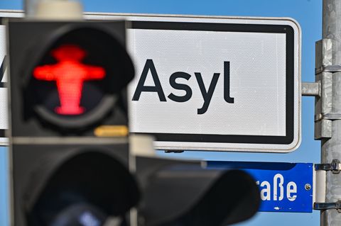 Karlsruhe mahnt zeitnahe Anpassung von Hilfsleistungen an