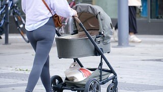 Bundesregierung plant K&uuml;rzungen beim Elterngeld