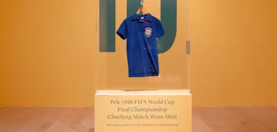 Peles Final-Trikot erzielt bei Versteigerung Millionen-Preis