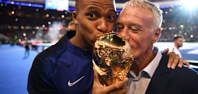 Mbapp&eacute; bedankt sich mit emotionalem Brief bei Nationaltrainer Deschamps