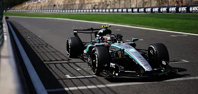 Hamilton f&auml;hrt seinen Mechaniker um, Antonelli siegt ohne Fehler