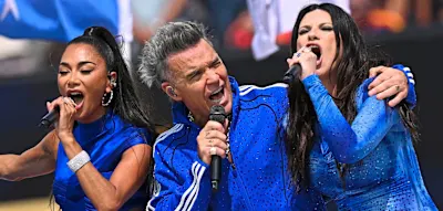 Auflauf der Superstars beim Finale &ndash; doch was war mit Robbie Williams&lsquo; Haaren los?