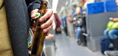 AfD bringt &bdquo;wohl&uuml;berlegte Alkoholverbote in Z&uuml;gen&ldquo; ins Gespr&auml;ch