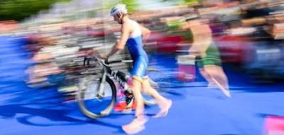 Kuriose Triathlon-Szene &ndash; Athlet absolviert komplette Laufstrecke barfu&szlig;