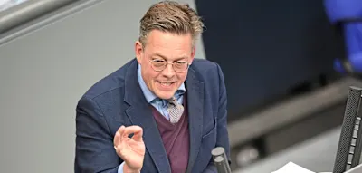 Fu&szlig;fessel f&uuml;r Gef&auml;hrder &ndash; Gr&uuml;ne kritisieren Dobrindts Pl&auml;ne f&uuml;r h&auml;rteres Strafrecht