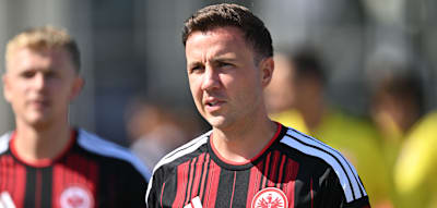 &bdquo;Um es noch mal klar zu sagen: Ich bin noch Fu&szlig;baller&ldquo;