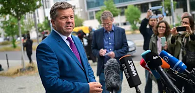 &bdquo;Manche Dinge halte ich f&uuml;r grundfalsch&ldquo; &ndash; Schulze rechtfertigt Auftritte mit Hallervorden