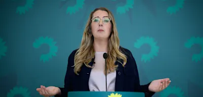 &bdquo;Es scheint, als sei Merz in einer Schockstarre verfangen&ldquo; &ndash; Dr&ouml;ge greift Bundeskanzler scharf an