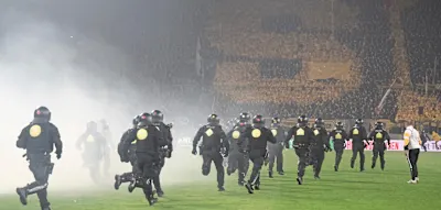 Am Sonntag zerst&ouml;ren Dynamo-Fans einen Zug, am Montag hebt der DFB eine Sperre auf
