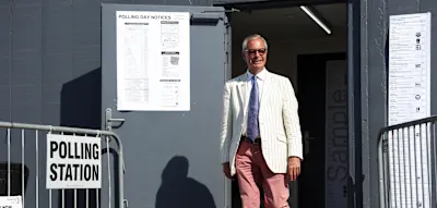 Nigel Farage gewinnt Nachwahl gegen &bdquo;Graf M&uuml;lltonnengesicht&ldquo;