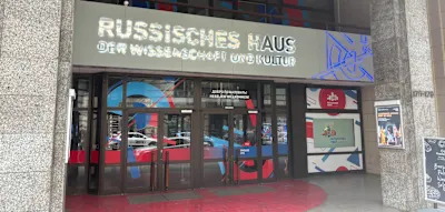 &bdquo;Wie man so bl&ouml;d sein kann&ldquo; &ndash; Digitalministerium bezieht Au&szlig;enstelle direkt neben Russischem Haus