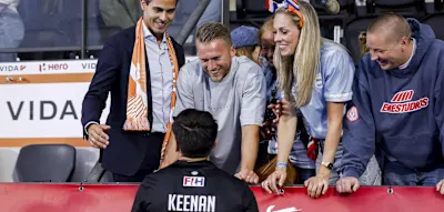Ministerpr&auml;sident jubelt f&uuml;r Oranje &ndash; und k&uuml;sst dann seinen argentinischen Verlobten