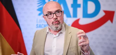 &bdquo;Das war's jetzt. So redet man nicht&ldquo; &ndash; AfD-Politiker Tillschneider bricht Podcast ab