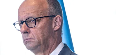 Merz&rsquo; Beliebtheitswert f&auml;llt auf Tiefstand &ndash; Mehrheit lehnt AfD-gef&uuml;hrte Regierung im Osten ab