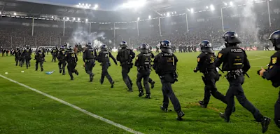 Polizei zieht erste Bilanz zum Skandalspiel &ndash; 35 Beamte verletzt