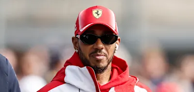 &bdquo;Bin ich euer Versuchskaninchen?&ldquo; &ndash; Hamilton w&uuml;tend nach Ferrari-Chaos