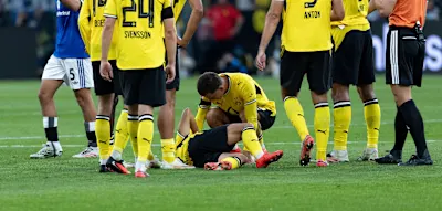 BVB-Jungstar humpelt vom Platz &ndash; &bdquo;Das was mir der Arzt gesagt hat, h&ouml;rt sich nicht gut an&ldquo;