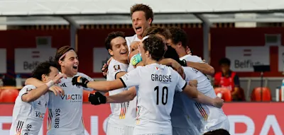 &bdquo;Weltmeister samma, den Pott hamma&ldquo;, feiert der Sch&uuml;tze des goldenen Tores