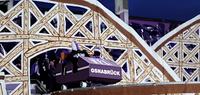 Pl&ouml;tzlich f&auml;hrt eine Achterbahn durchs Osnabr&uuml;cker Stadion