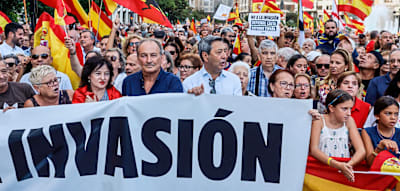 &bdquo;Ceuta ergibt sich nicht&ldquo; &ndash; Zehntausende Spanier demonstrieren gegen &bdquo;Invasion&ldquo; und S&aacute;nchez