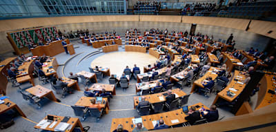 CDU, SPD, Gr&uuml;ne und FDP wollen Verfassung &auml;ndern, um AfD-Alterspr&auml;sidenten zu verhindern