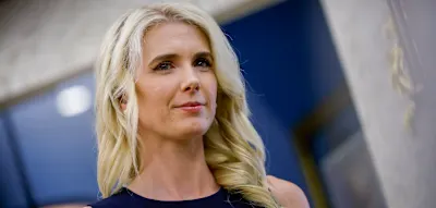 &bdquo;Bargeschenk zu Feiertagen&ldquo; &ndash; Trump schenkt Assistentin Natalie Harp 45.000 Dollar