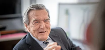 &bdquo;Schande f&uuml;r Deutschland&ldquo;, &bdquo;Verrat&ldquo; &ndash; Massive Kritik an Putin-Besuch von Schr&ouml;der