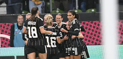 Bayern-Stars schie&szlig;en Deutschland zum Sieg gegen Japan